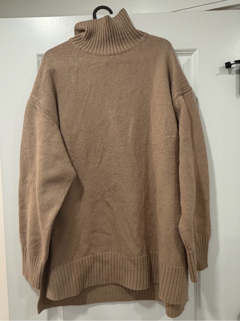 H&M Camel/Tan Turtleneck Sweater - Oversized Knit
